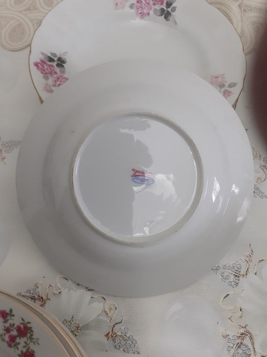 Тарелки фарфоровые