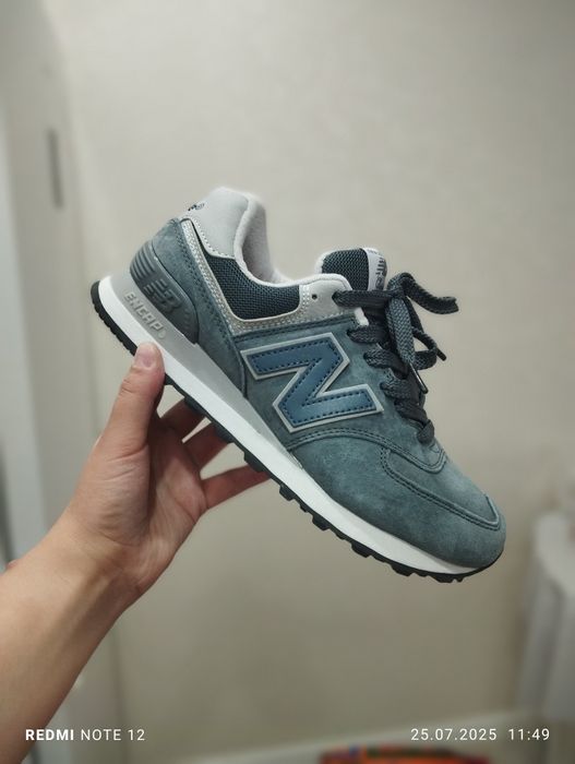 Продам новые кроссы new balance!