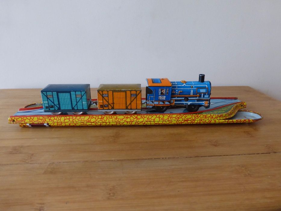 Механично влакче с ключе и релси игра играчка 1970 г