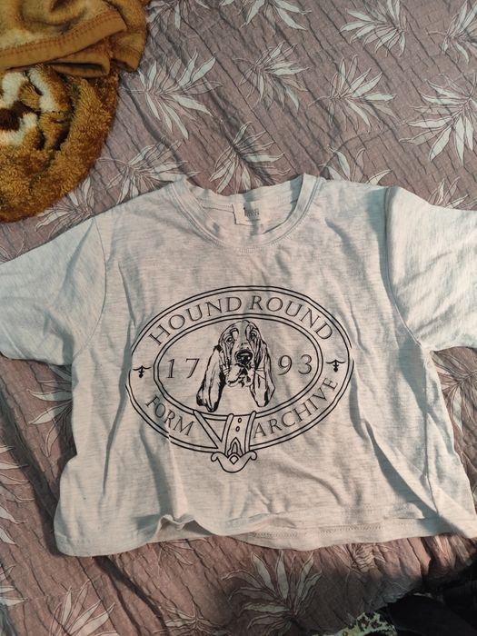 Топ короткий светло-серого цвета