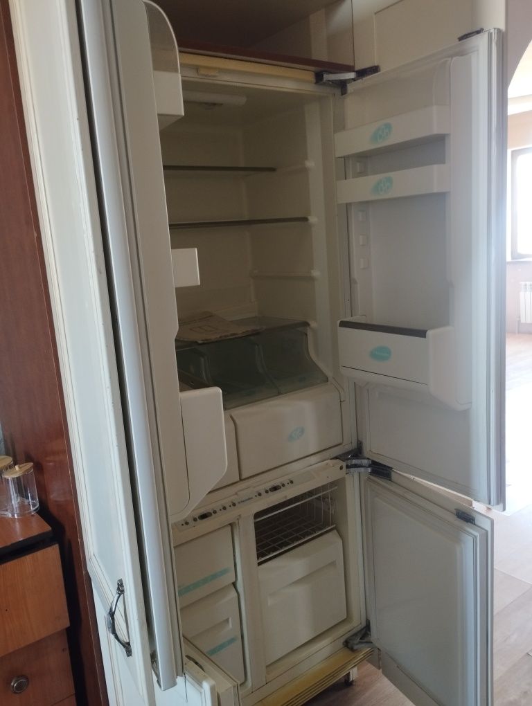 Продам холодильник на запчасти самовывоз