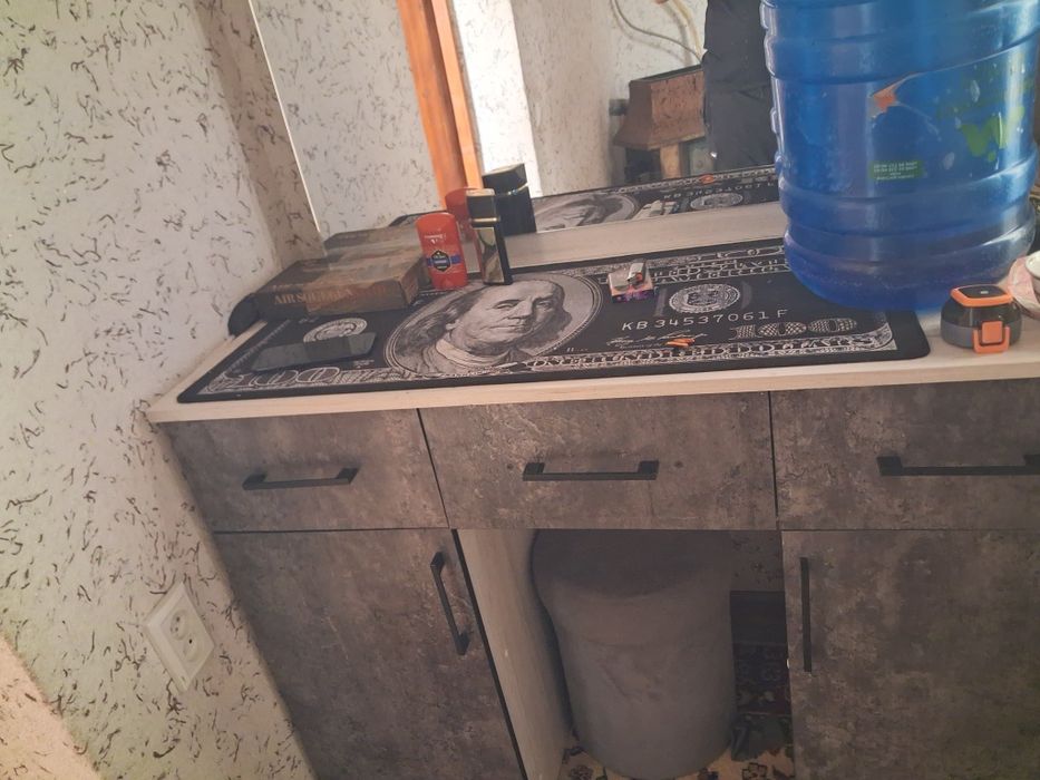 Срочно продаю мебель почти новая.