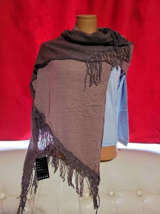 Eșarfe și fulare, sute de modele, preturi de la 3,5 lei, engross