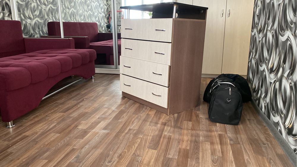 Отдам даром большую тумбочку