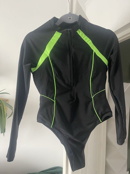 Costum baie negru cu verde
