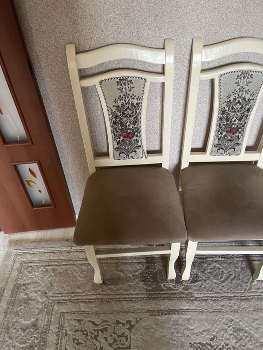 Стулья 8 штук белые