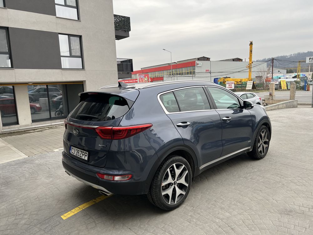 Vand Kia sportage gt, full options, plus un set de cauciucuri de vara