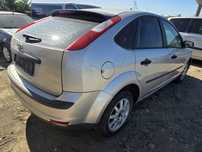 Usa spate-fata/Faruri/Bara fata-spate/Dezmembrez Ford Focus