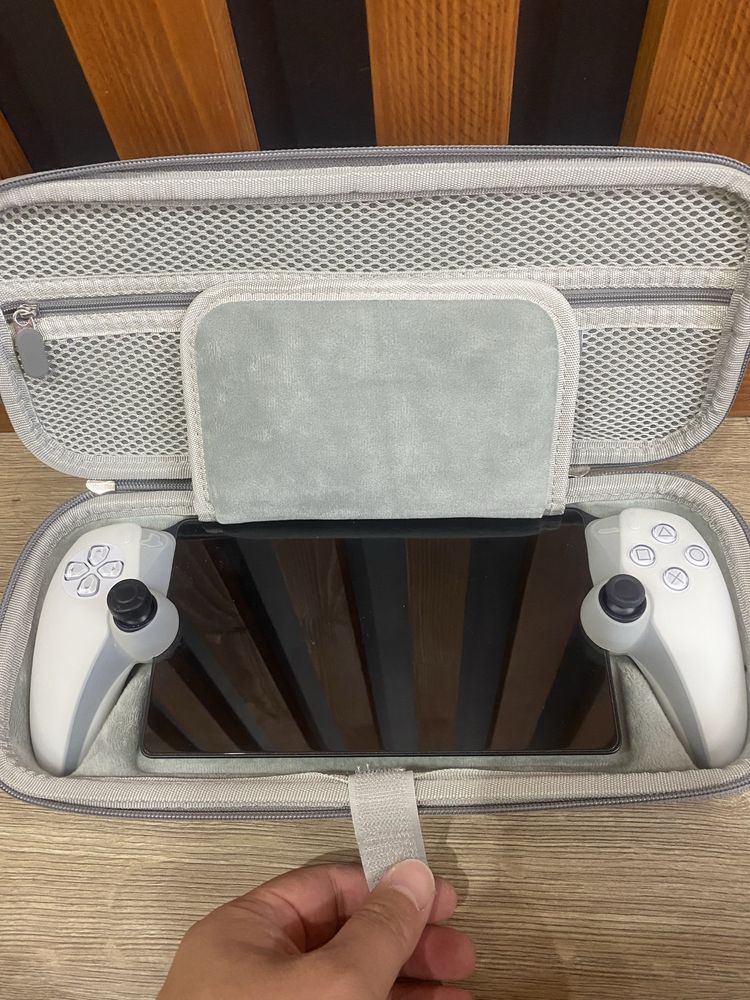 Продаю PlayStation Portal — как новый, с чехлом и плёнкой