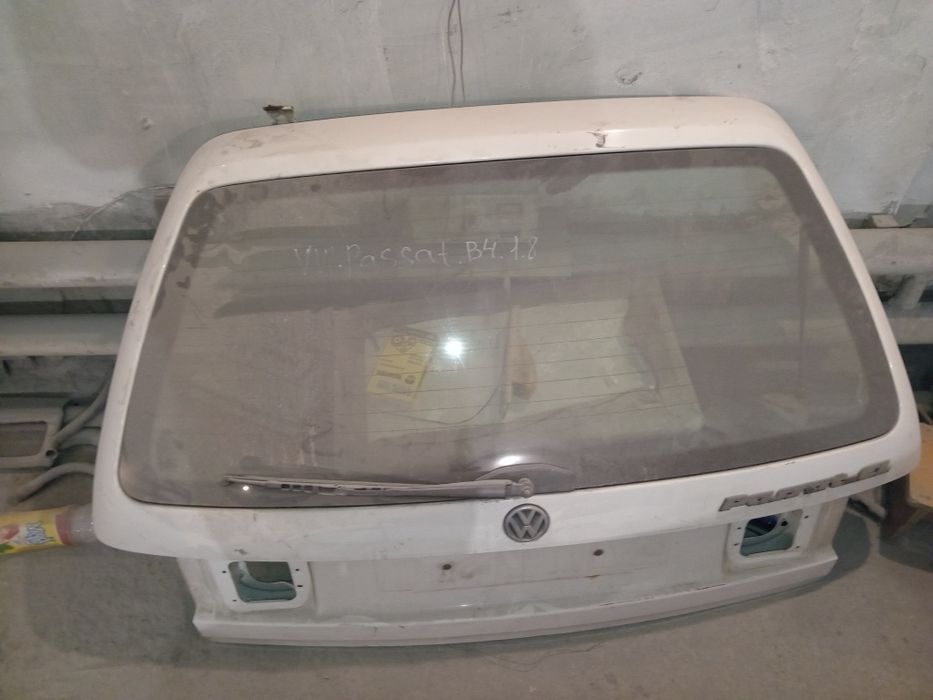 Стекло задней на пассат б4 универсал