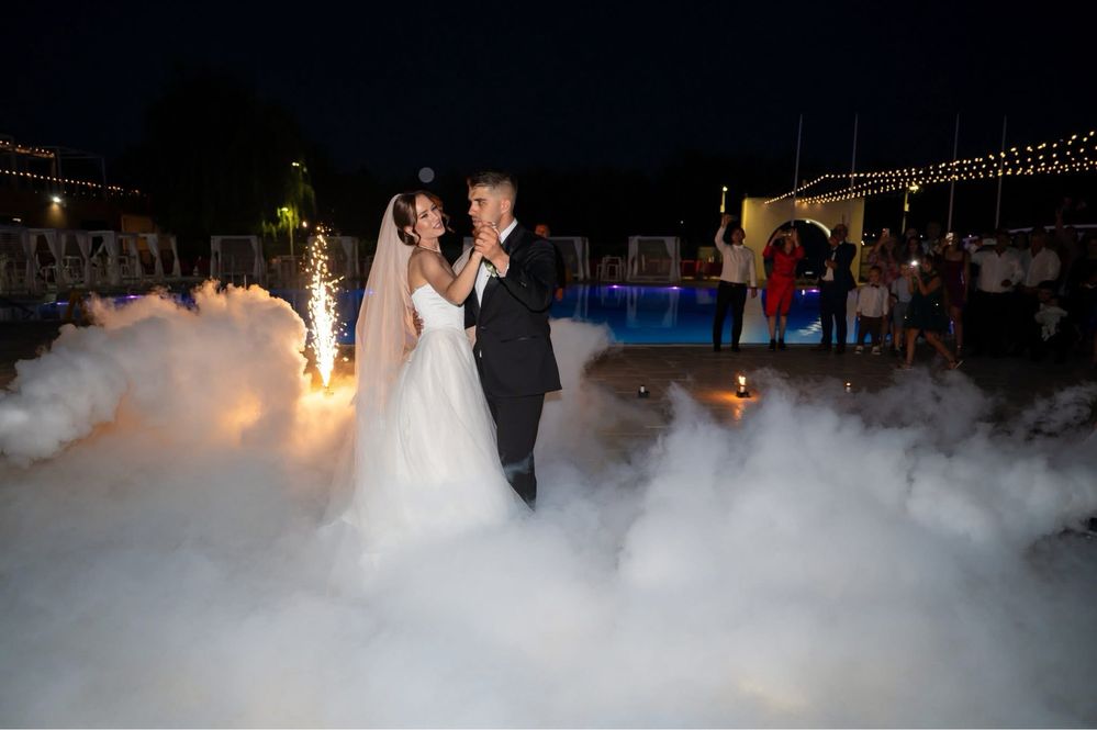 Foc artificii exterior, fum greu dansul mirilor, vulcani artificii !