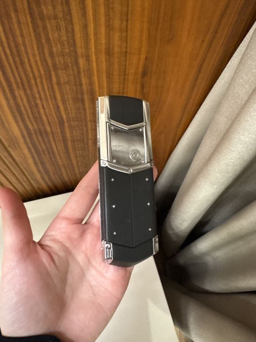 Vertu ,с коробкой +еще есть дополнительная батарея