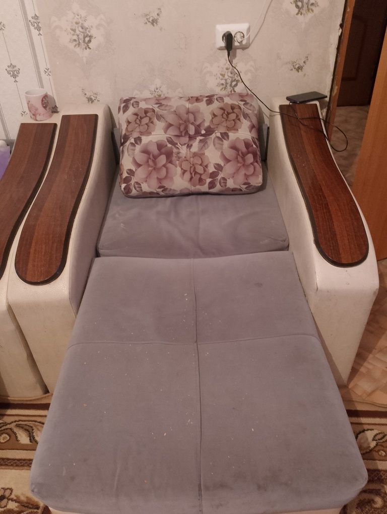 Продам раскладной мини диван+кресло