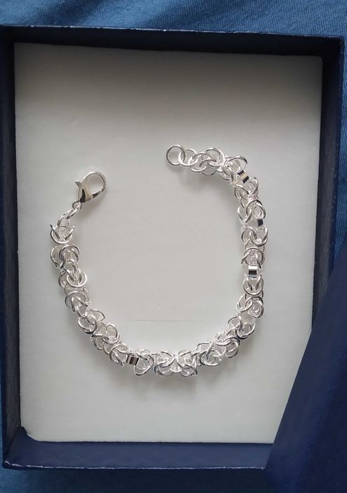 Нова, масивна сребърна гривна. Различни модели и цена. В кутия.