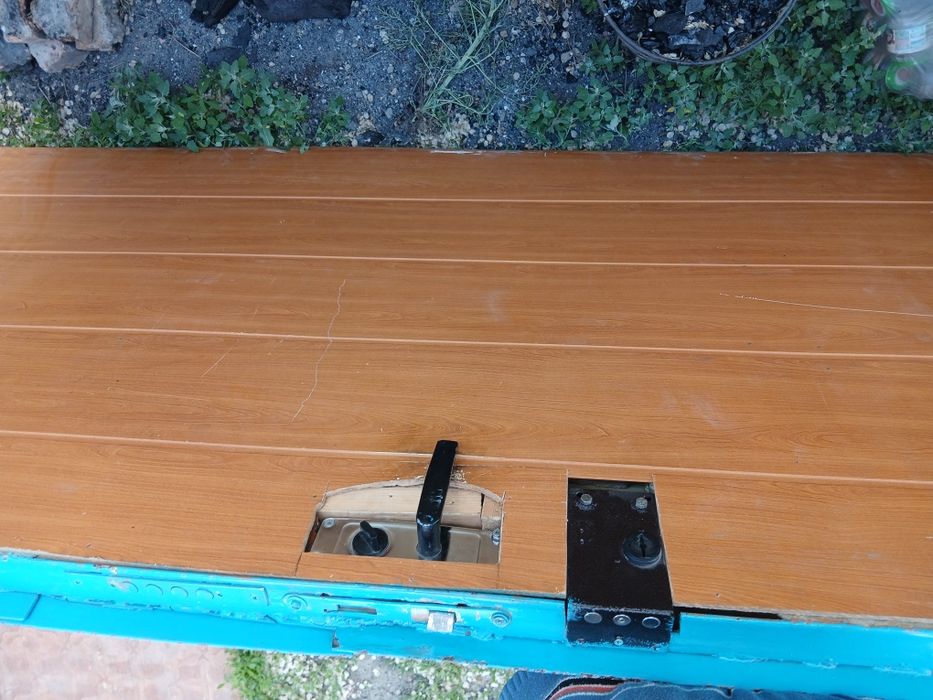 Дверь входная железная с рамой