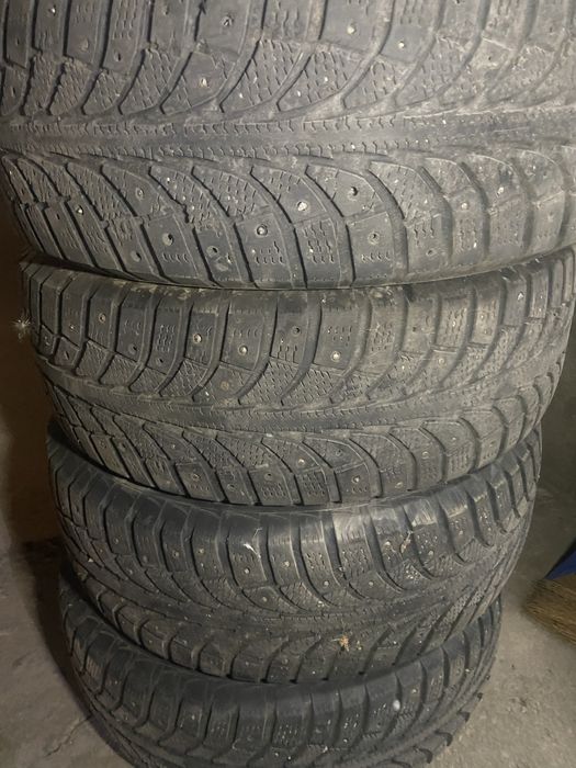 Шины б/у шипы комплект 215/60/15 4 шт