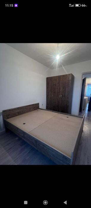 Продаю спальный гарнитур.