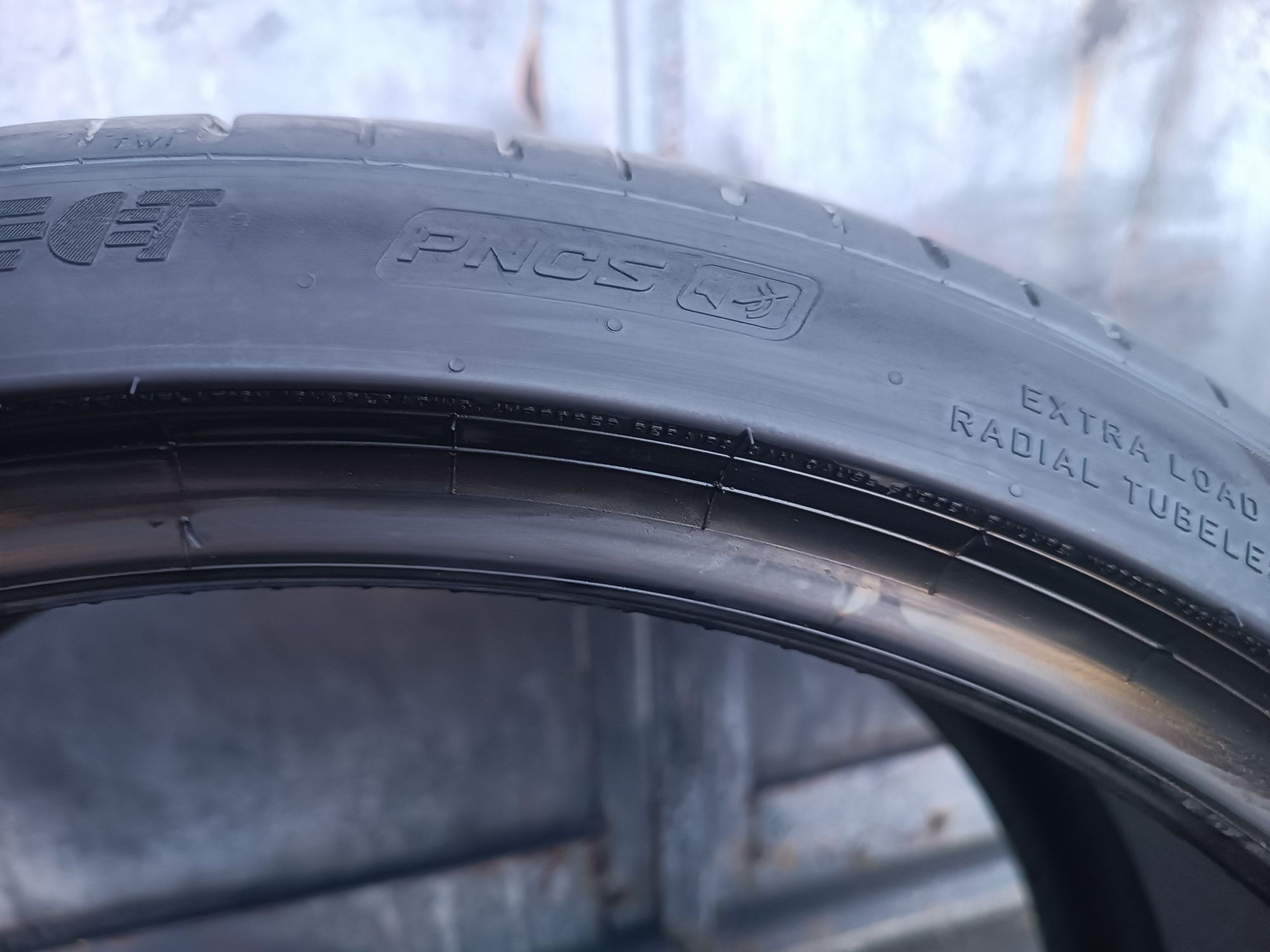 235/35/20 Pirelli Дот 0923