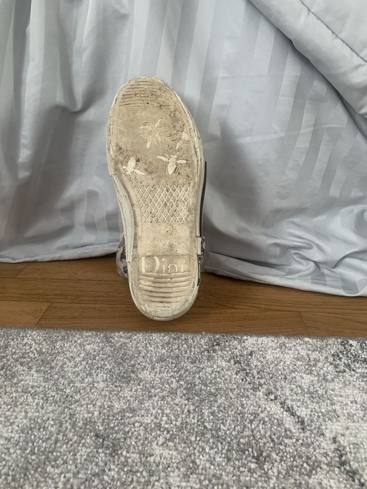 Dior pret negociabil