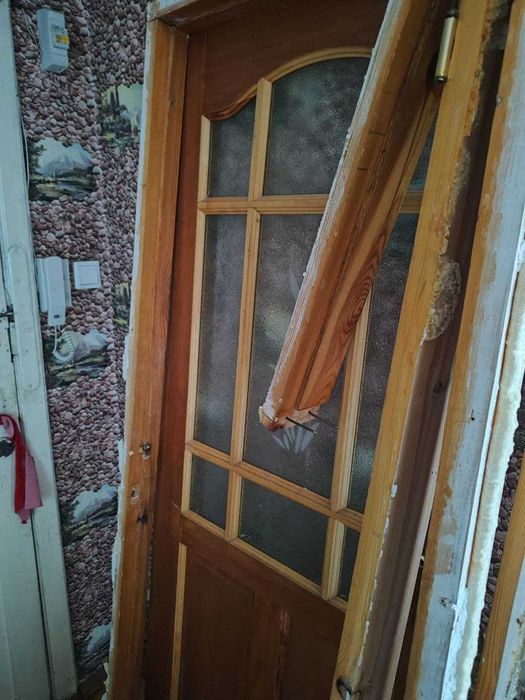 (Срочно) Дверь деревянная с доборами и обналичником