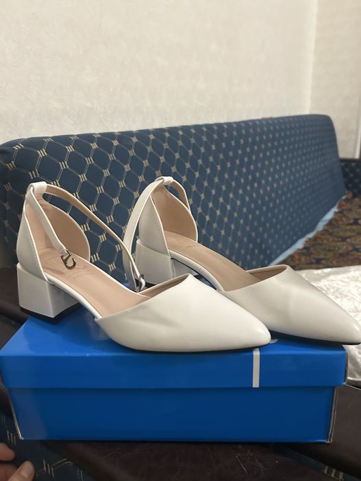 Туфли новые белые