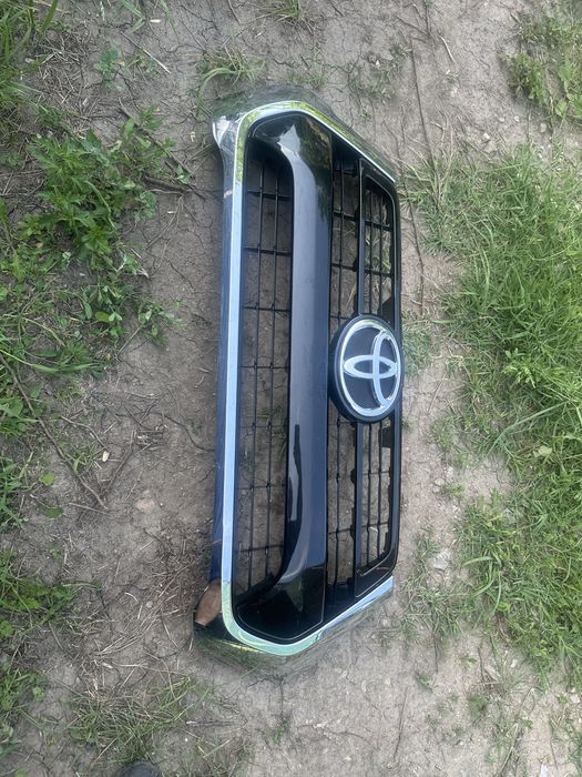 Grilă radiator toyota hylux.