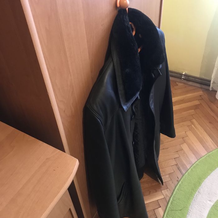 Vand geaca din piele “ noua”