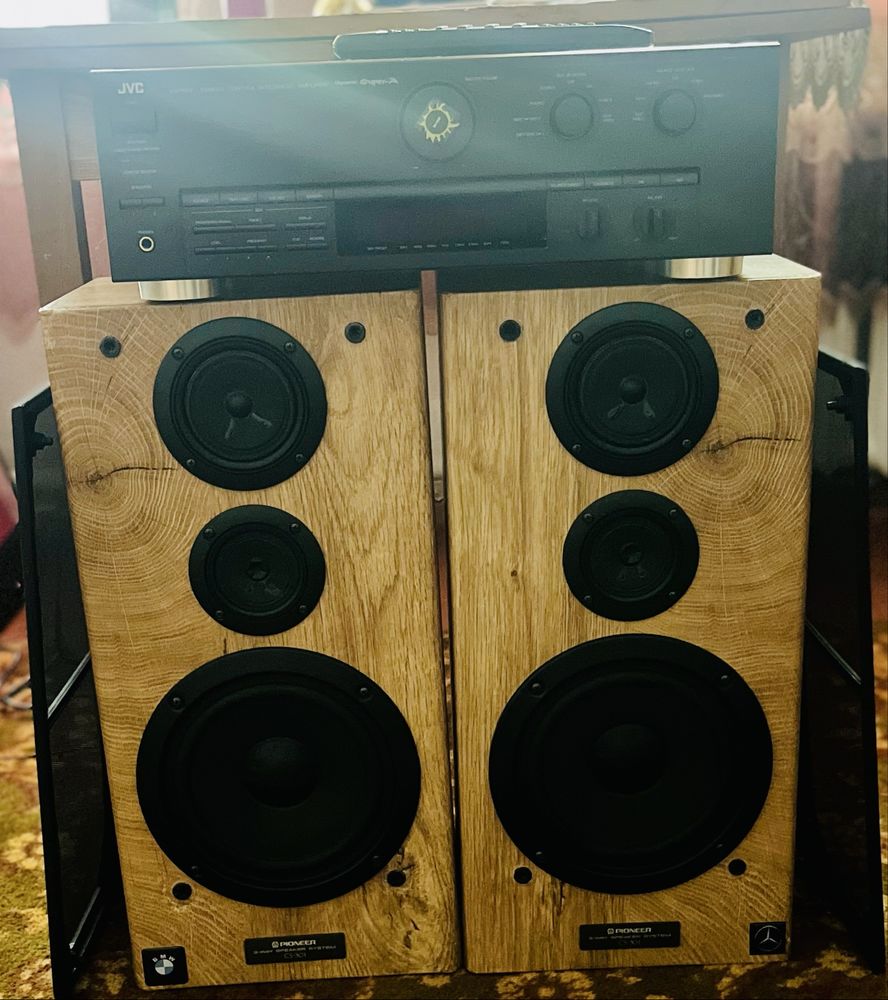 Усилитель JVC. AX R 742. С колонками PIONEER. CS-301