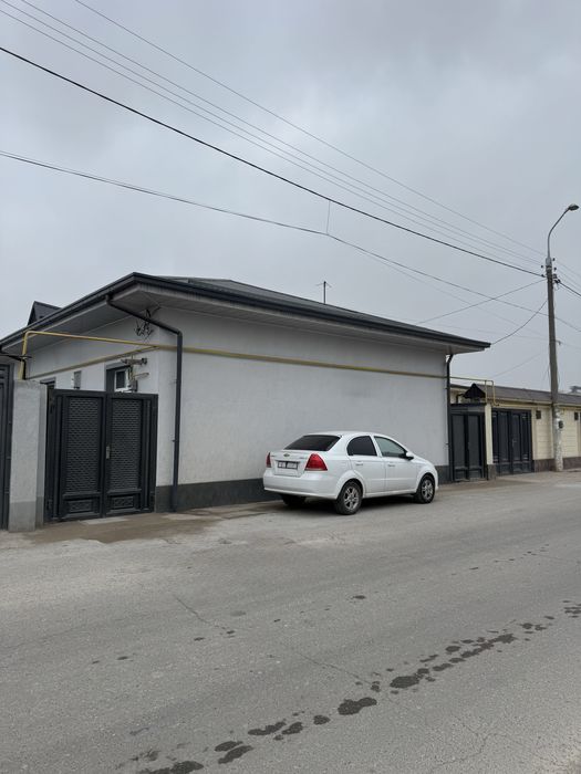 Продаётся дом в общем дворе