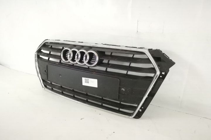 Ауди А4 Б9 / Audi A4 B9 Оригинална централна решетка на радиатора със
