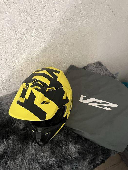 Каска Fox v2 жълта