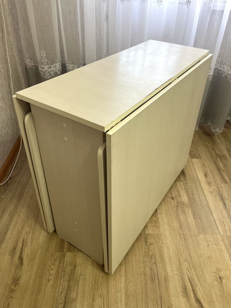 Продаю стол-книжку