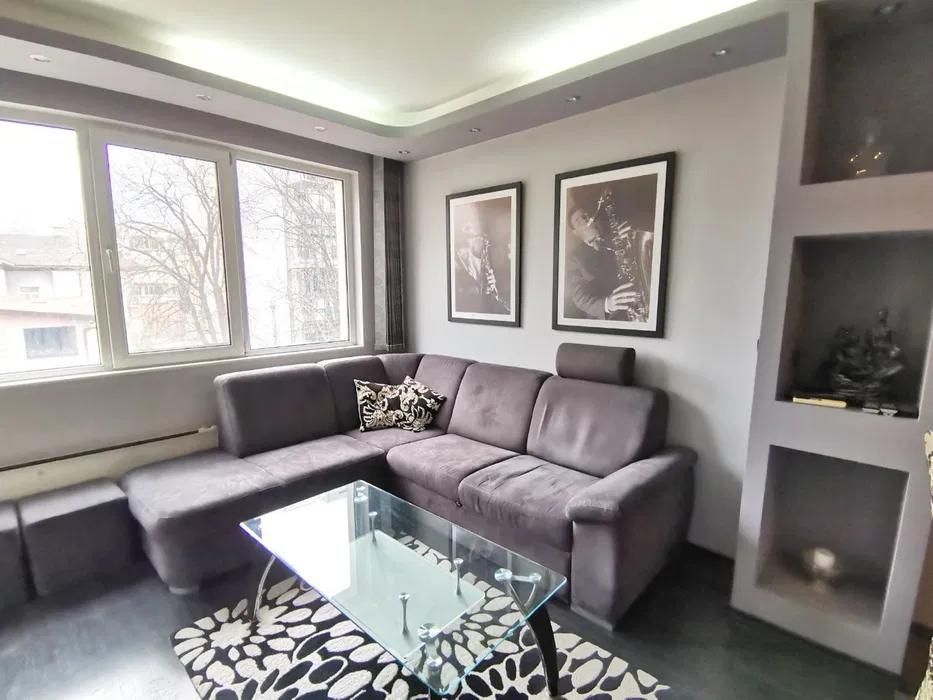 Дава се под наем Двустаен апартамент в София, Зона Б-18 - 77 кв.м за 650 € - Снимка #1