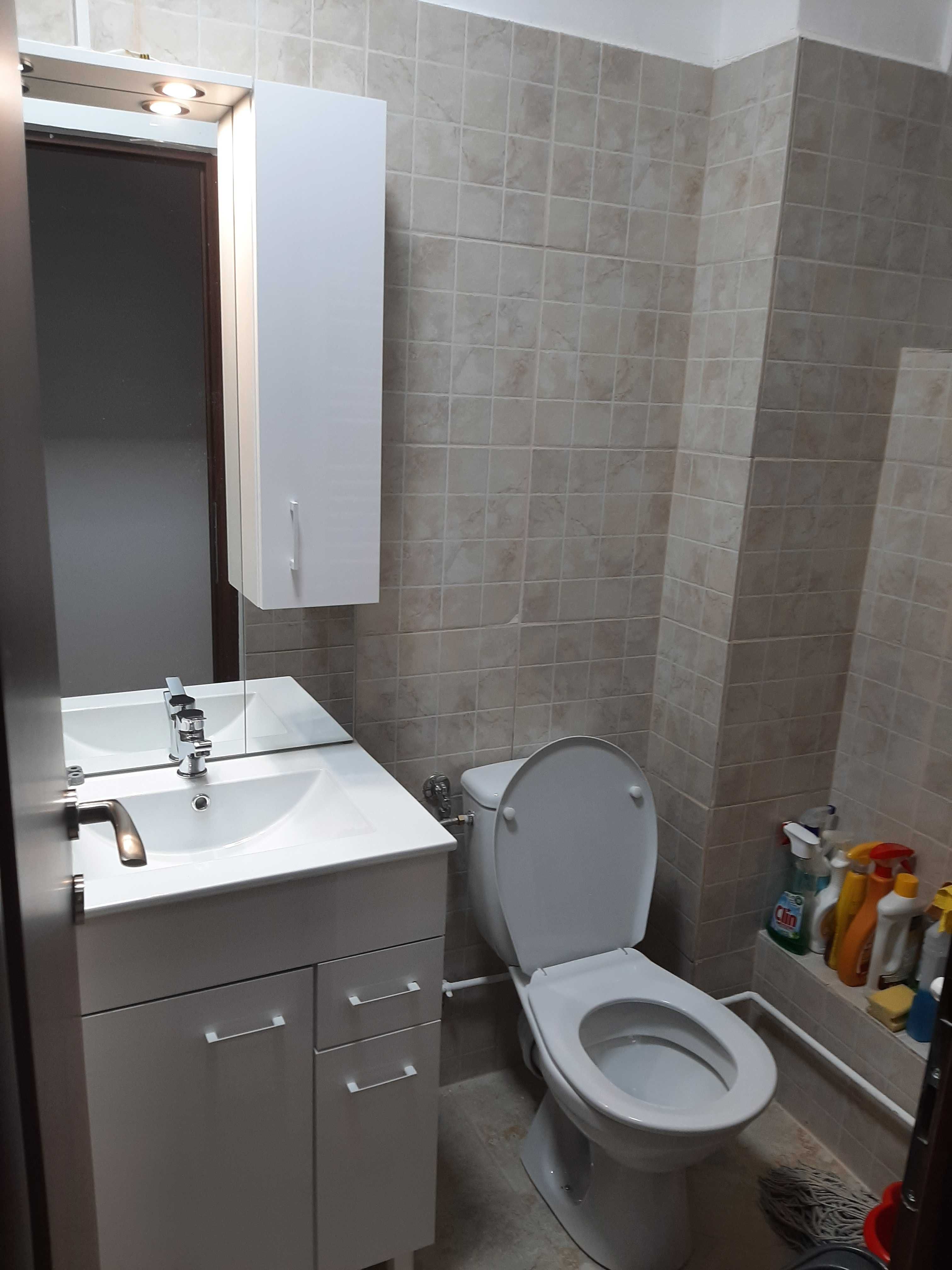 Închiriez apartament 4 camere romana