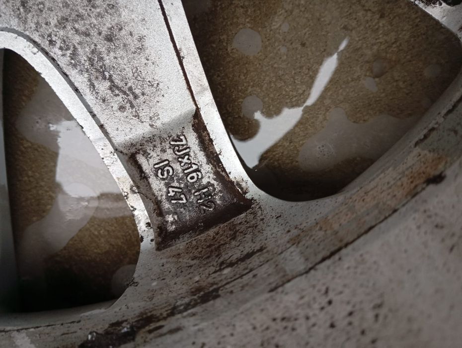 Vând 4 jante BMW 16