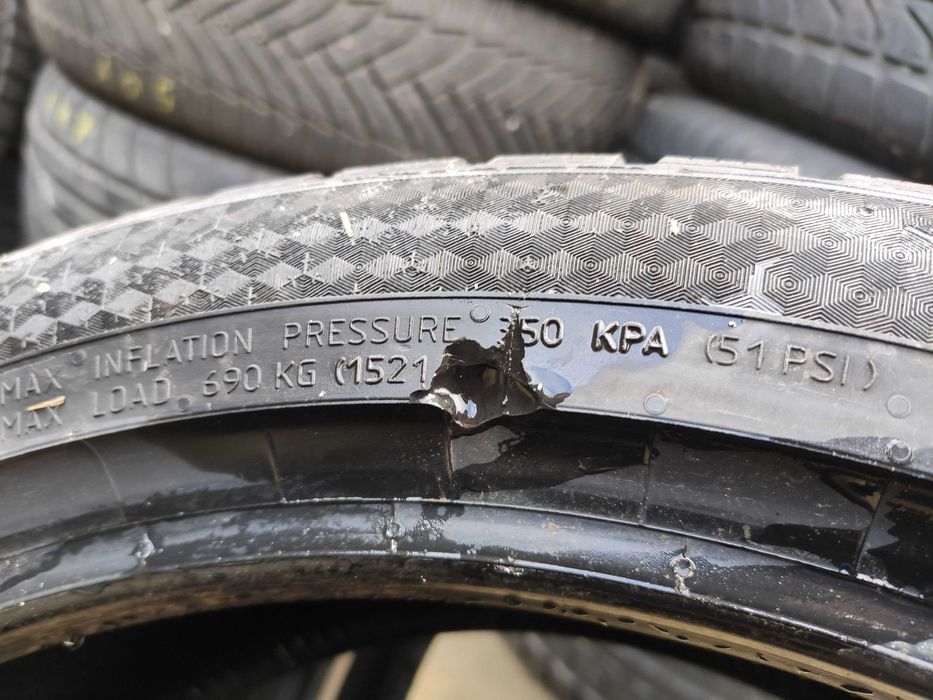 2бр Зимни гуми 225 45 18 - Continental - DOT 2022 -