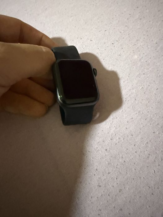 iWatch SE 40mm заключен