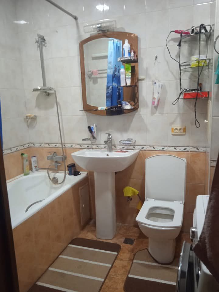 Срочно продаю свою 2х ком на 1 этаже локация супер