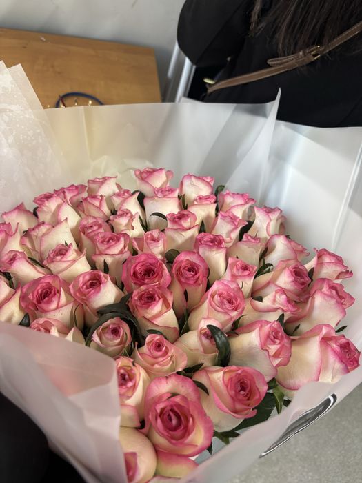 51 роза, как новая, не завяли, красивый букет