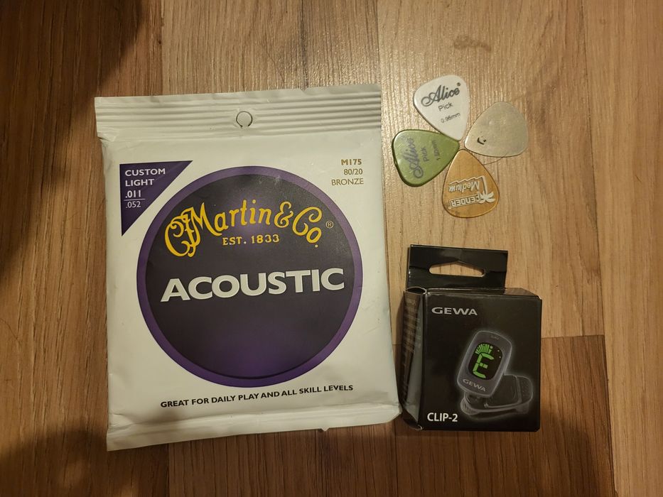 Chitara acustica + accesorii