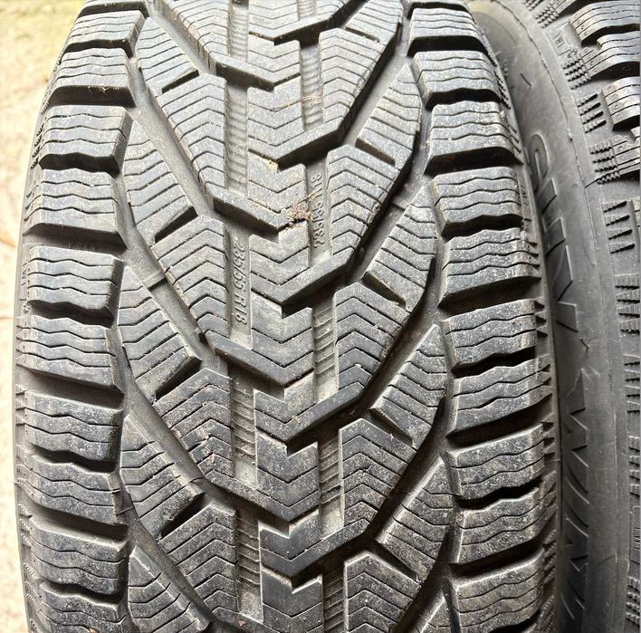 Продавам 4 броя зимни гуми 235/55/18 104H за SUV.