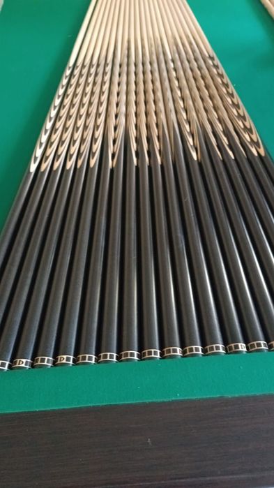 Кий для бильярда черный граб