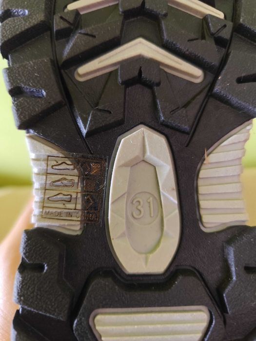 Нови Детски обувки с дълбок грайфер