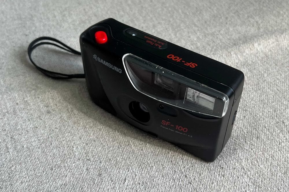 Samsung SF-100 aparat foto compact pe film 35mm cu husă originală