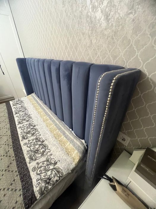 Продам  кровать двуспальную.