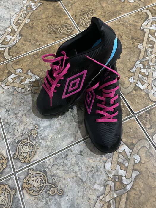 продам Сороконожки Umbro размер 38-40
