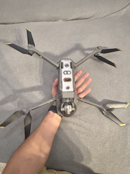 DJI Mavic 2 Zoom + 3 baterii + geantă – stare bună