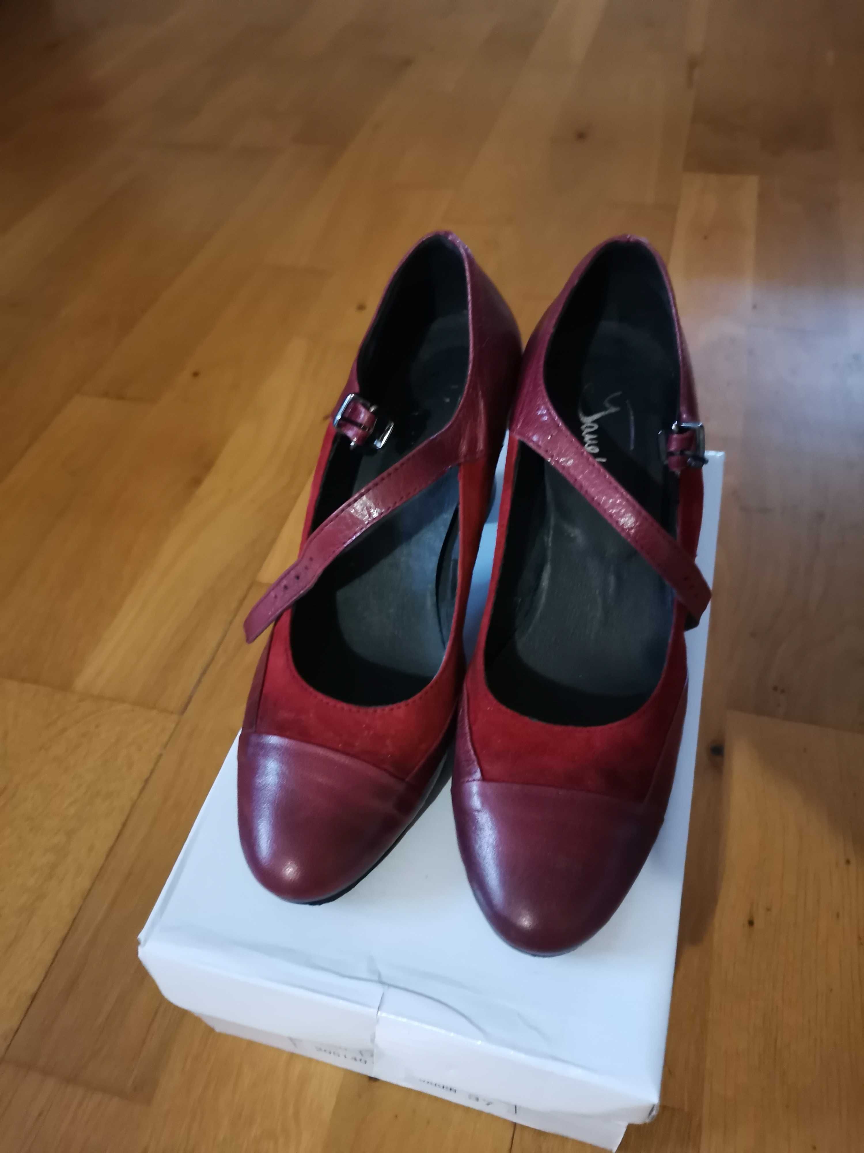 Дамски официални обувки цвят бордо