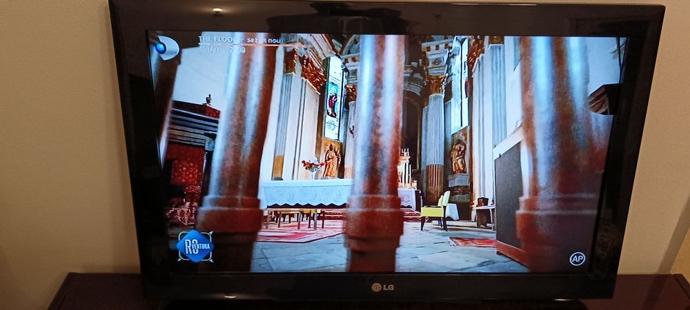 Televizor led LG 32 full HD 2010 Polonia telecomandă