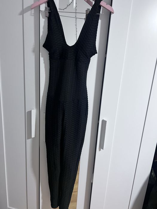 Salopeta sala cu spatele gol